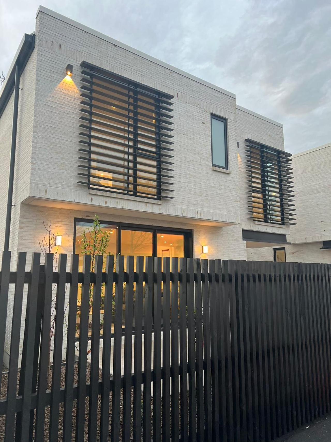 Cbd Contemporary Comfort Townhouse 2 Bed 2Bath 基督城 外观 照片